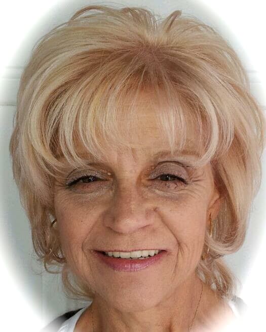 Lesa Marie (Seniuk) McArthur